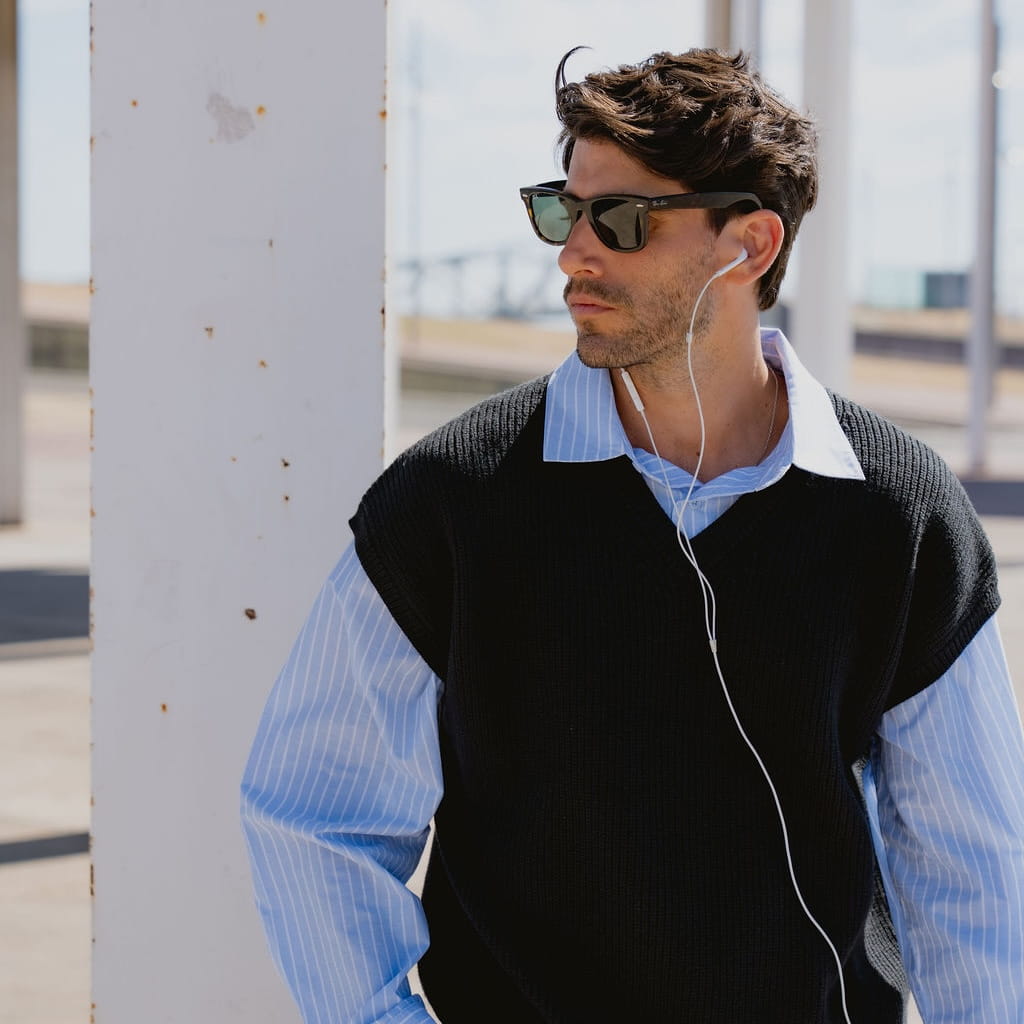 Kenji - Sleeveless Knit Pullover