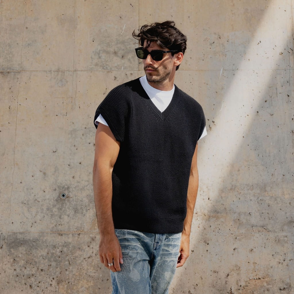 Kenji - Sleeveless Knit Pullover